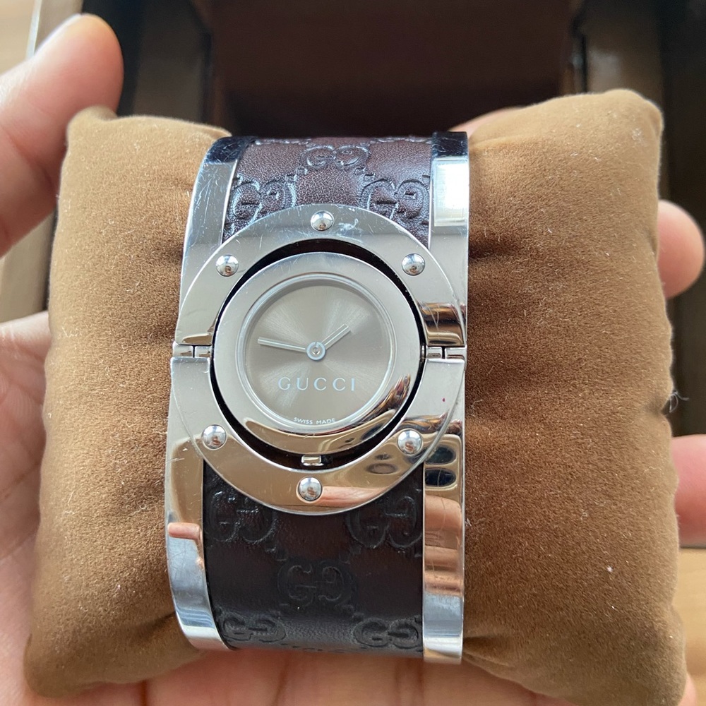 GUCCI TWIRL LEATHER WATCH